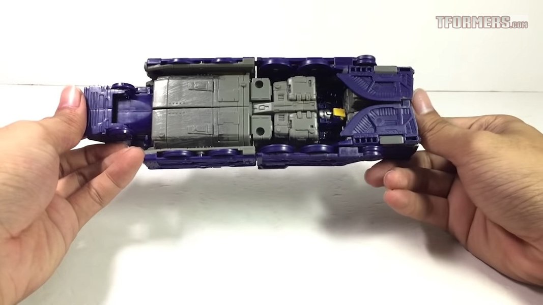 Siege Astrotrain In Hand With Video Review And Images 06 (6 of 30)